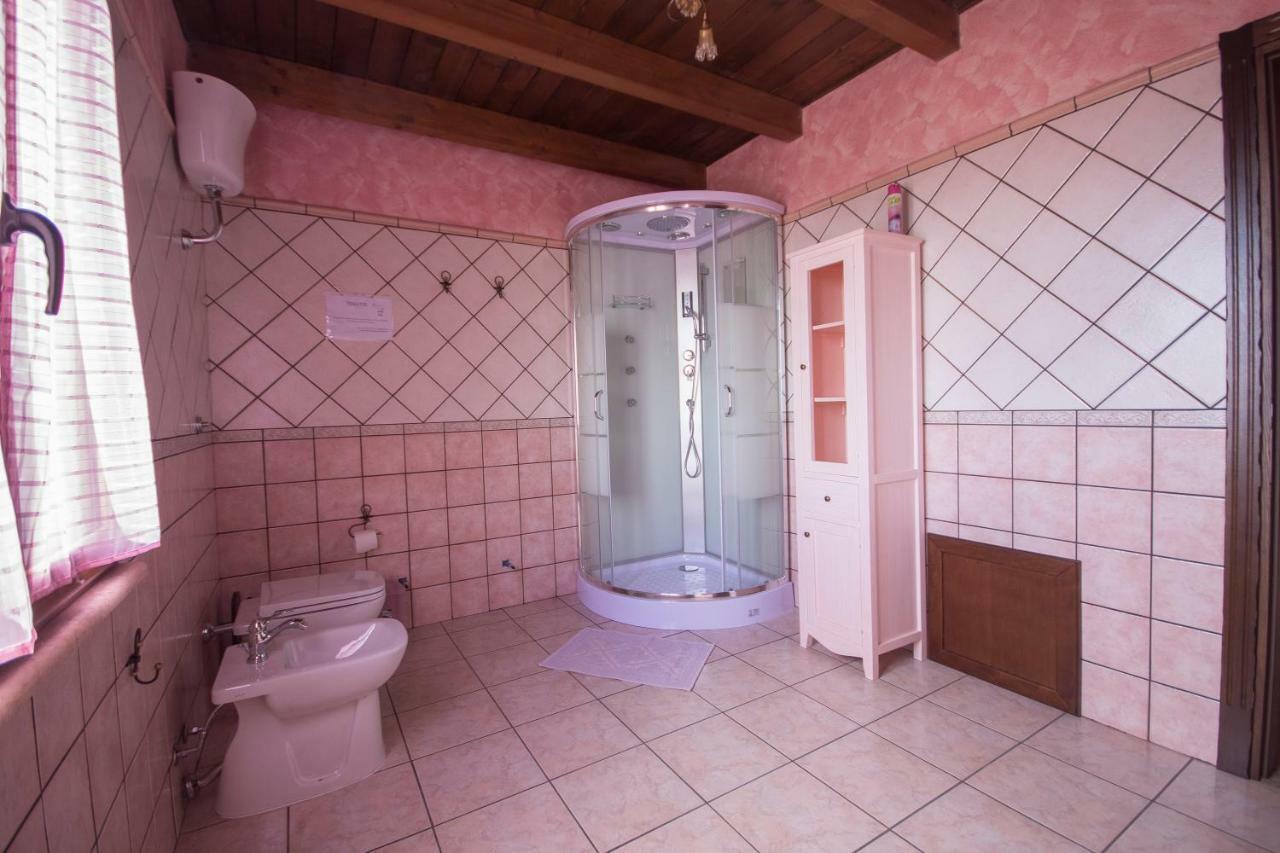 Casa Vacanza Il Mandorlo Domusnovas Exteriör bild